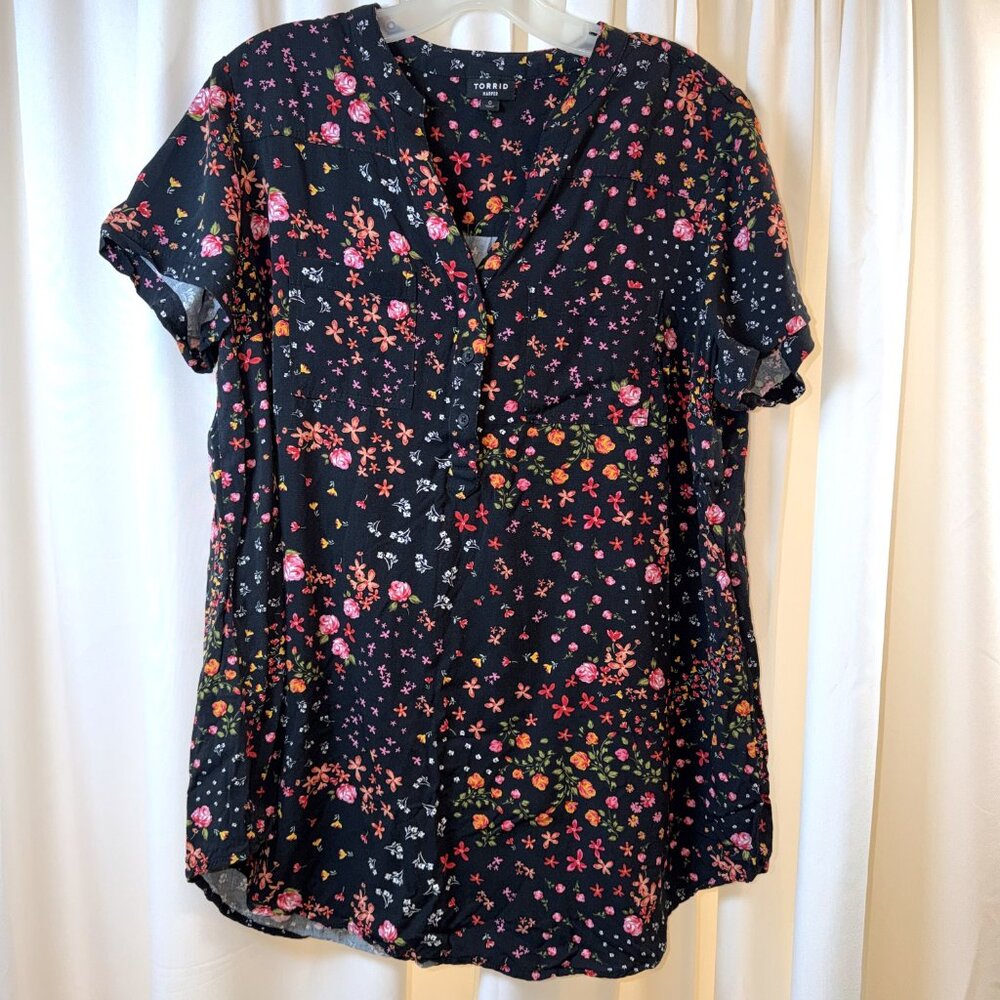 Women's 2021 Torrid Harper Black/Pink Floral Short Sleeve Blouse Size 0 (12-L)